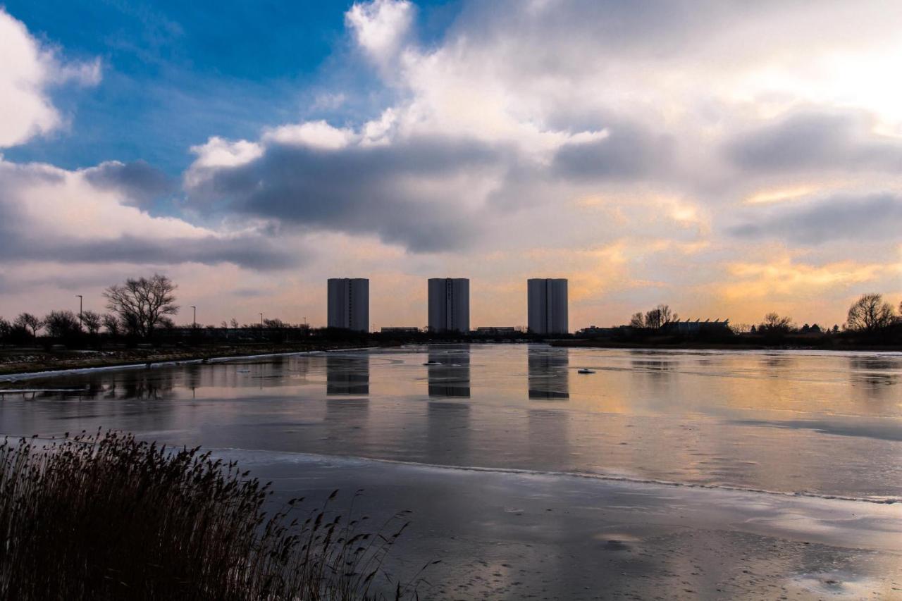 Ferienwohnungen-Neue-Tiefe-Wohnung-Kleiderbuegel Neue Tiefe Fehmarn Bagian luar foto