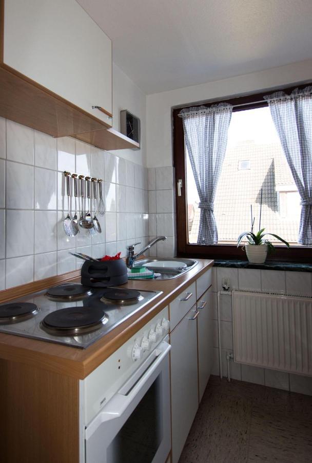 Ferienwohnungen-Neue-Tiefe-Wohnung-Kleiderbuegel Neue Tiefe Fehmarn Bagian luar foto