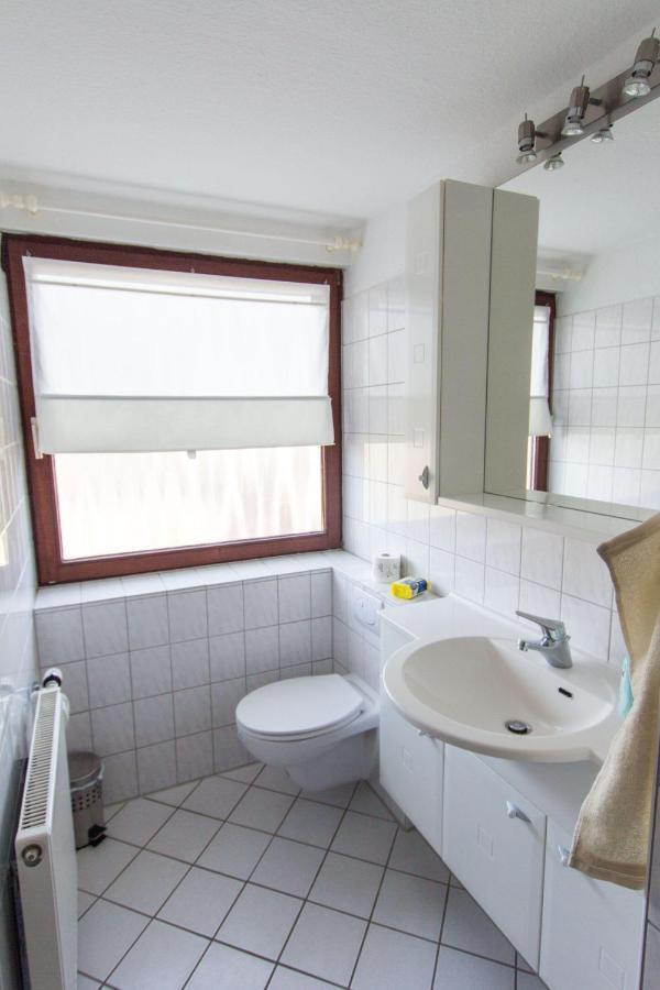 Ferienwohnungen-Neue-Tiefe-Wohnung-Kleiderbuegel Neue Tiefe Fehmarn Bagian luar foto